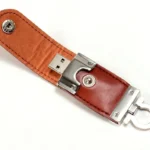 Nahkainen USB-avainperä